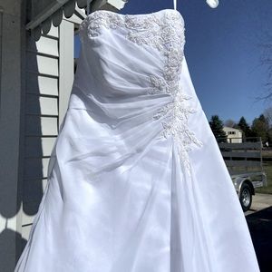 David’s bridal wedding dress